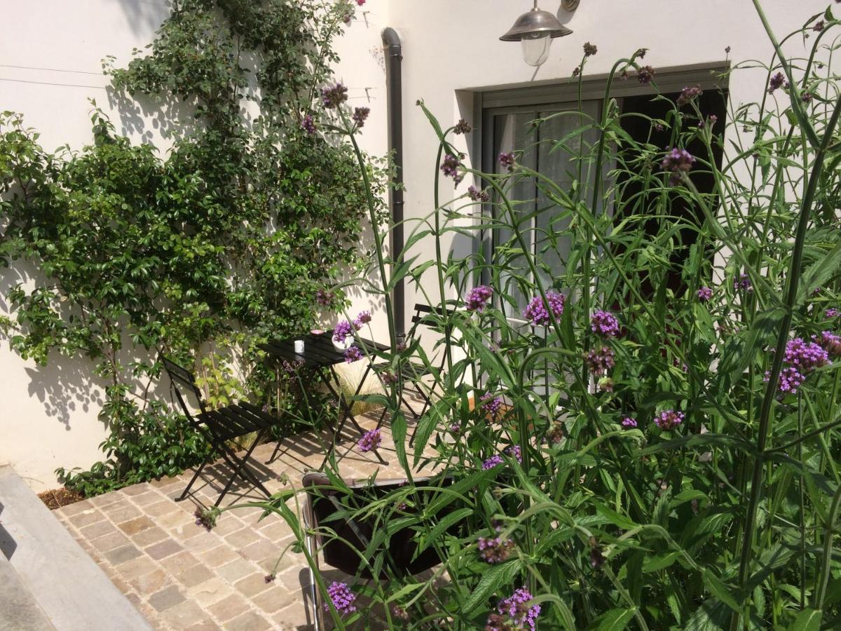 Denis & Virginie - Chateau A Pied - Parking Gratuit Versailles Exterior photo
