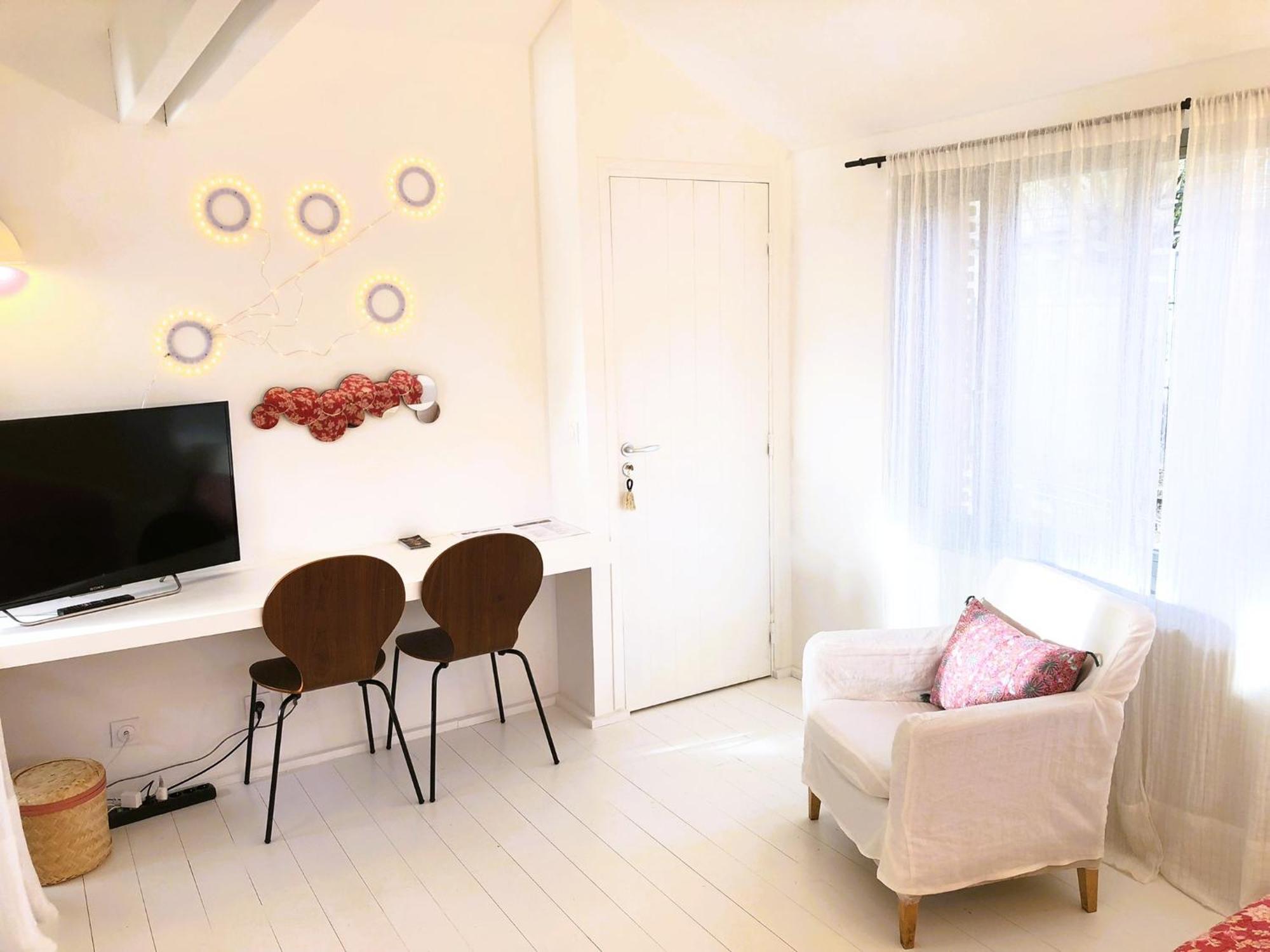 Denis & Virginie - Chateau A Pied - Parking Gratuit Versailles Room photo